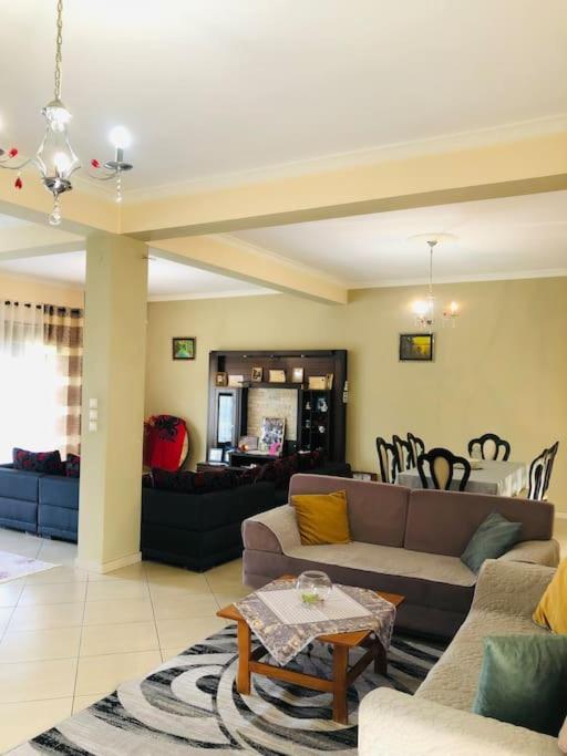 Villa Uklala Kamez Esterno foto